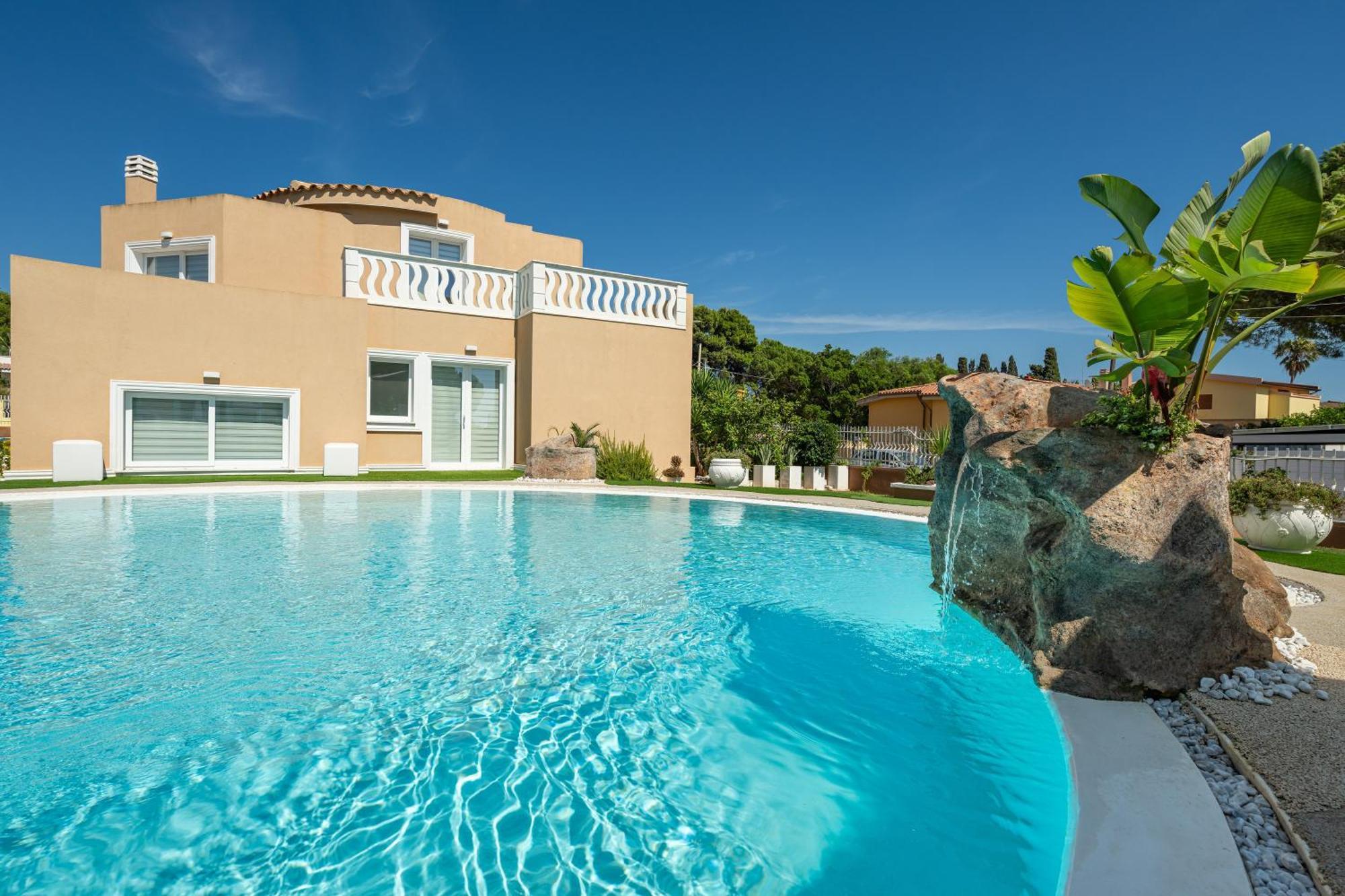 Villa Leon With Private Pool Quartu SantʼElena Extérieur photo